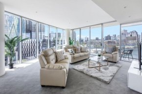 Waterfront View Luxury Escape 3BR Pool, Sauna, Gym, Melbourne